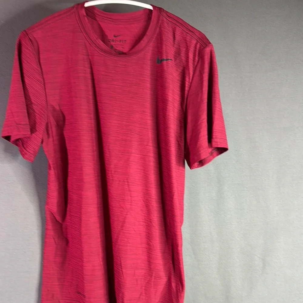 Nike Men's Red T-Shirt‎ size small